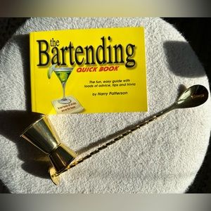 Bar set: Golden jigger + cocktail spoon + Bartending Quick Book